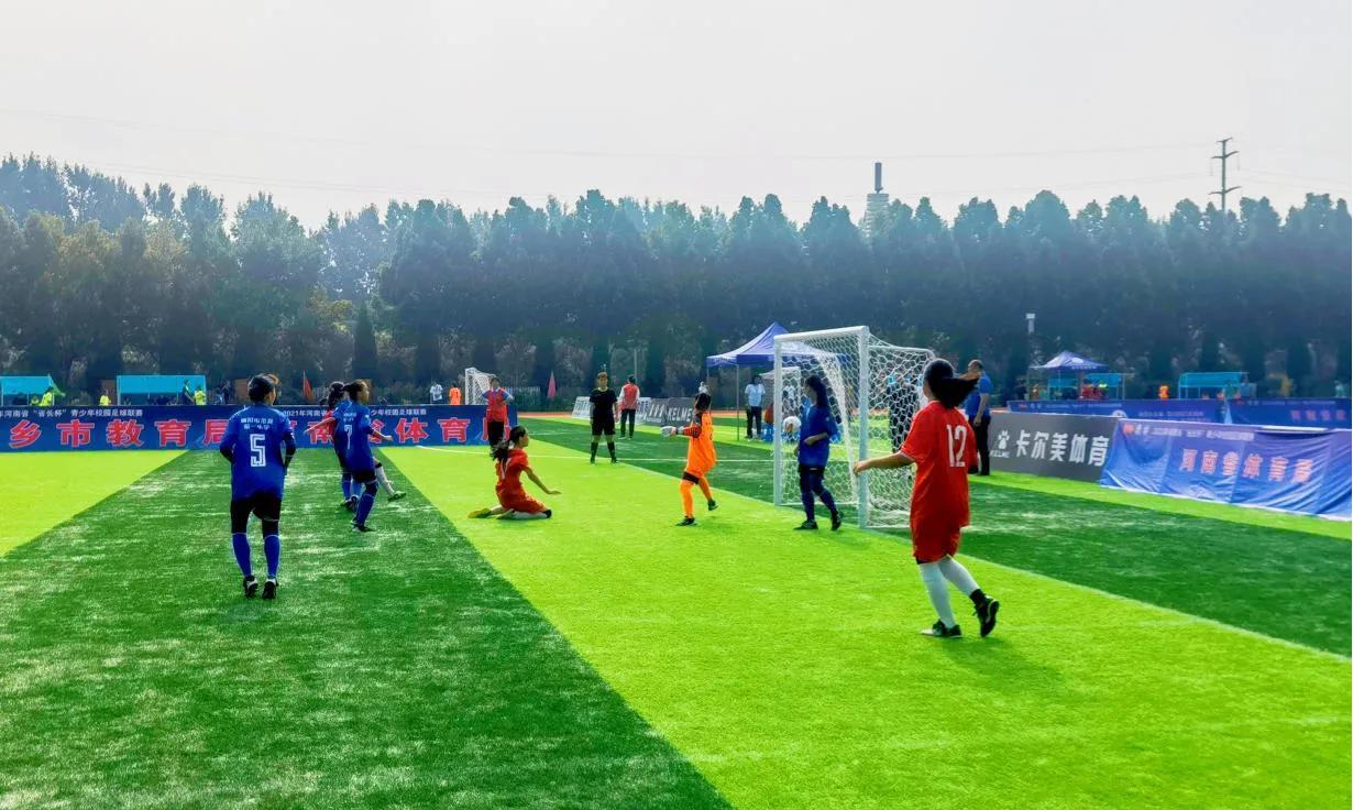 绿茵点亮梦想活力绽放校园,绿茵点亮梦想足球伴我成长