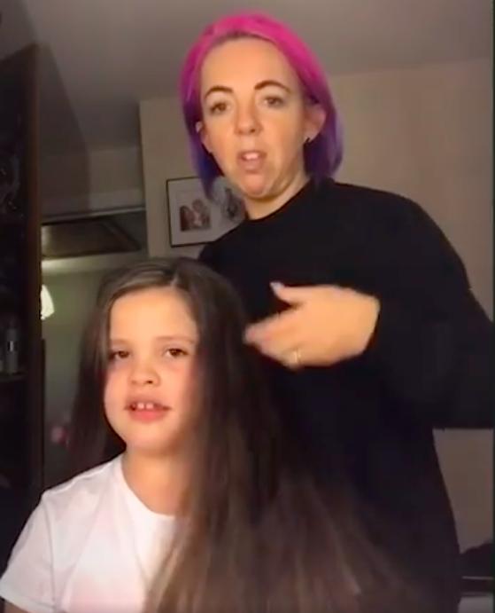 只用一个袜子就可以卷发,大波浪一次性卷发教程理发店真人