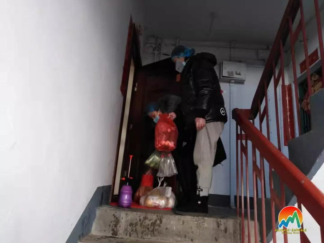 基层党员用行动温暖群众,党员跑腿温暖民心