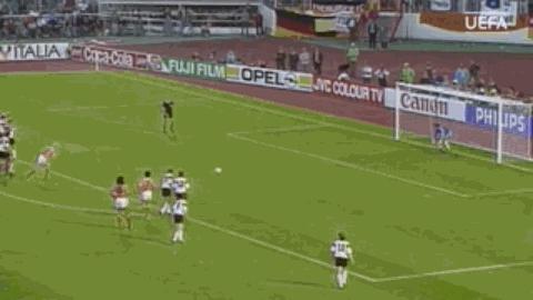 马克范巴斯滕,米兰荷兰三剑客之范巴斯滕