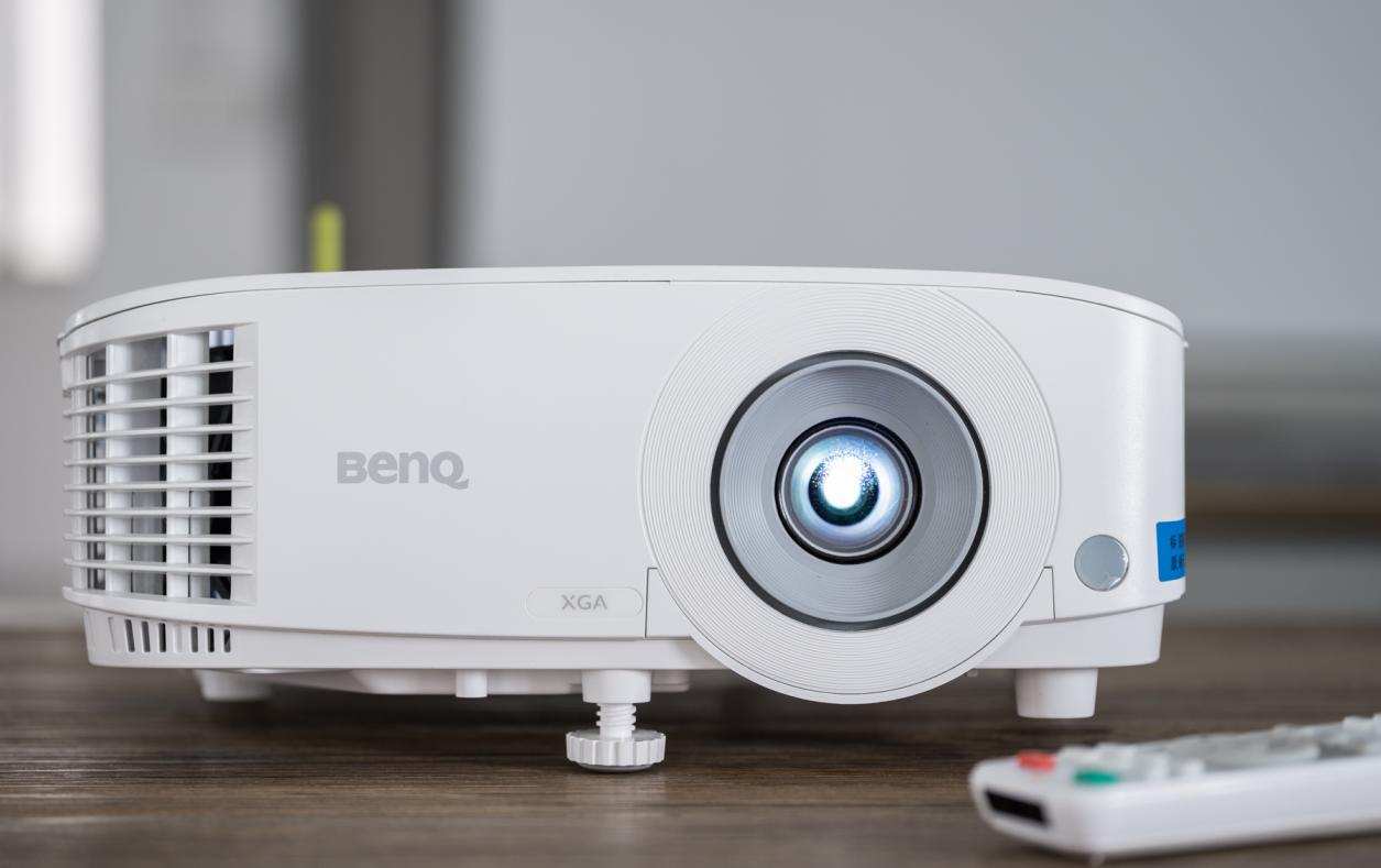 明基e520投影仪白天效果,明基投影仪e520对比e540