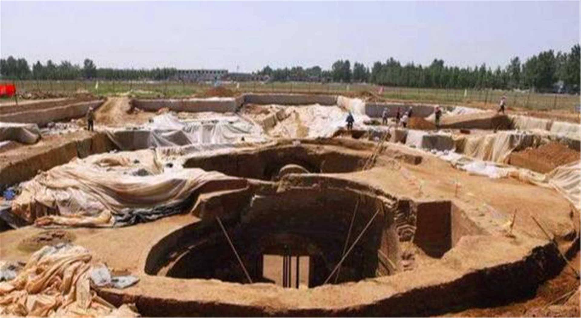 非洲发现明朝古墓,被挖掘后专家仰天长叹:600年前中国真是强大