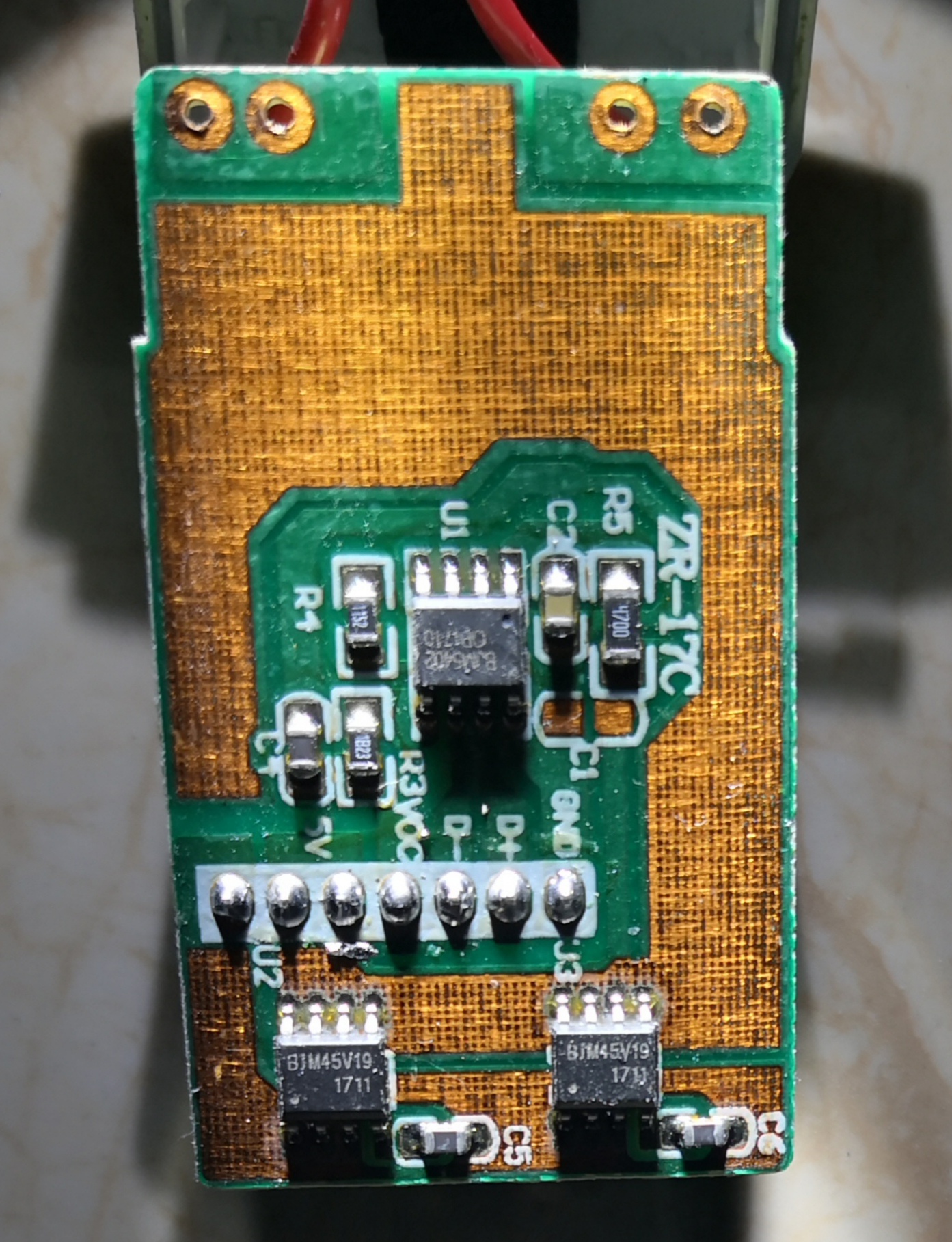 山寨也越来越舍得花成本了！拆解一个高仿的山货OPPO充电头