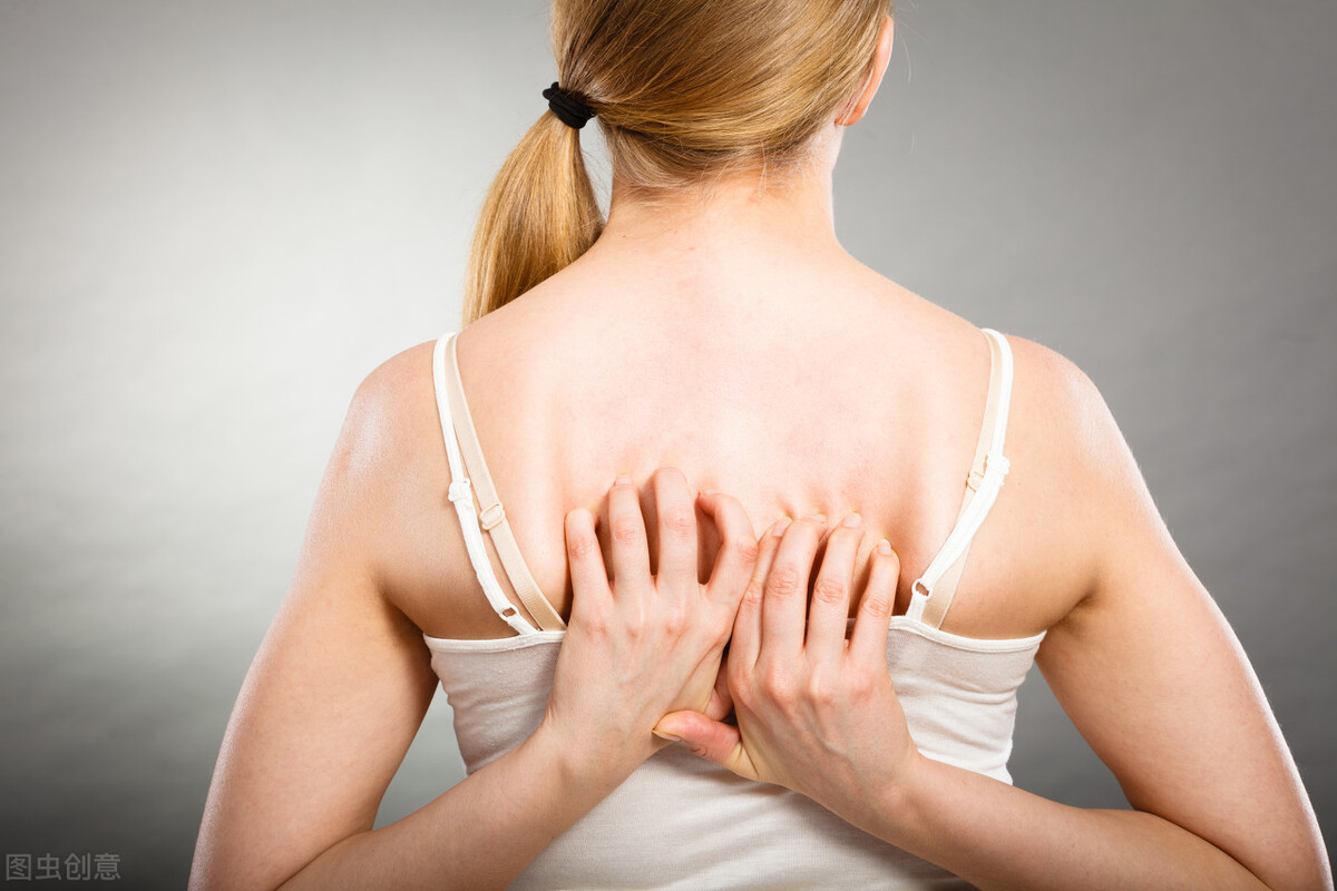 后背长痘如何消除涂什么药,后背长一个痘的原因和解决方法