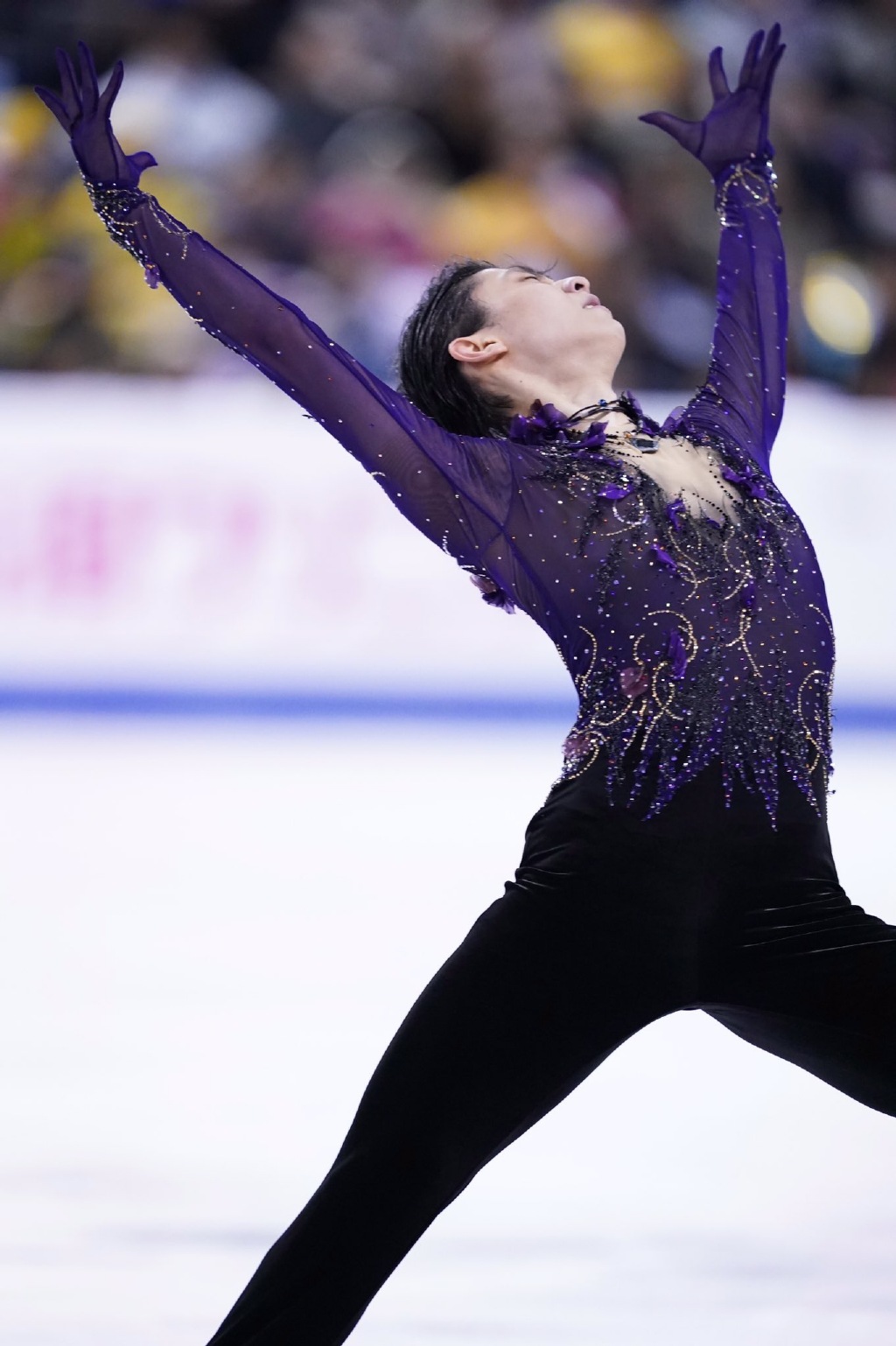 羽生结弦穿花衬衫2018,羽生结弦花衬衫拼接款