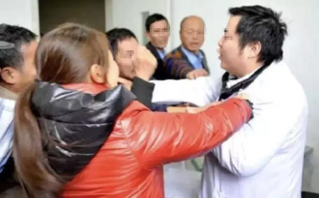 心酸：“看个医生要排队2年，我被活活拖成癌症晚期”