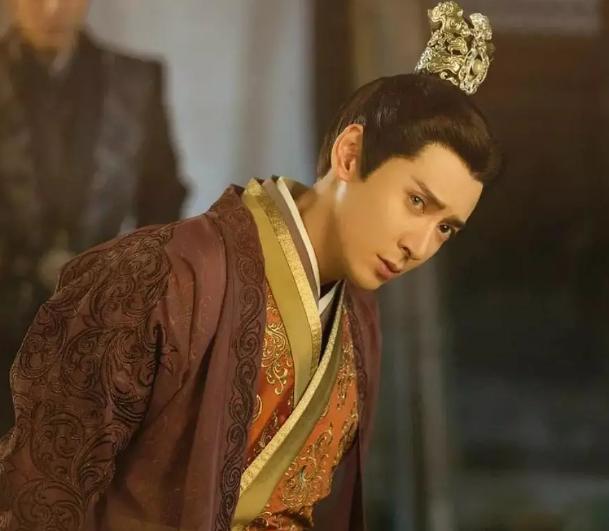 2013年“鳌拜”沈泰在咖啡厅暴打于正:为什么这么对我,你个变态