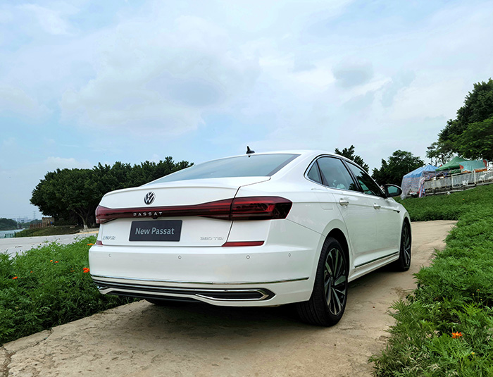 试驾新款*萨特帕**，转型年轻化不仅仅是颜值，操控也变了？