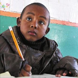 11年前，农村奶奶收留了一个黑人小孩巴比，如今怎么样了