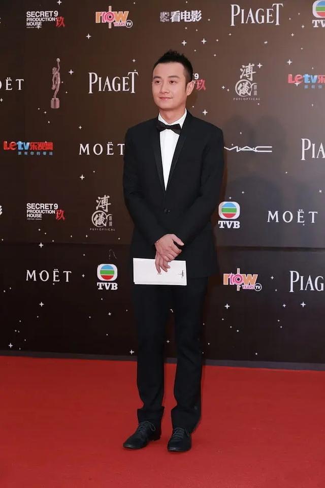 好男人文章怎么了？健身肌肉发达面目狰狞，绿背心金项链像黑社会