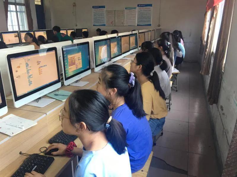 太嗨了！十足趣味+七彩梦想=百分快乐！