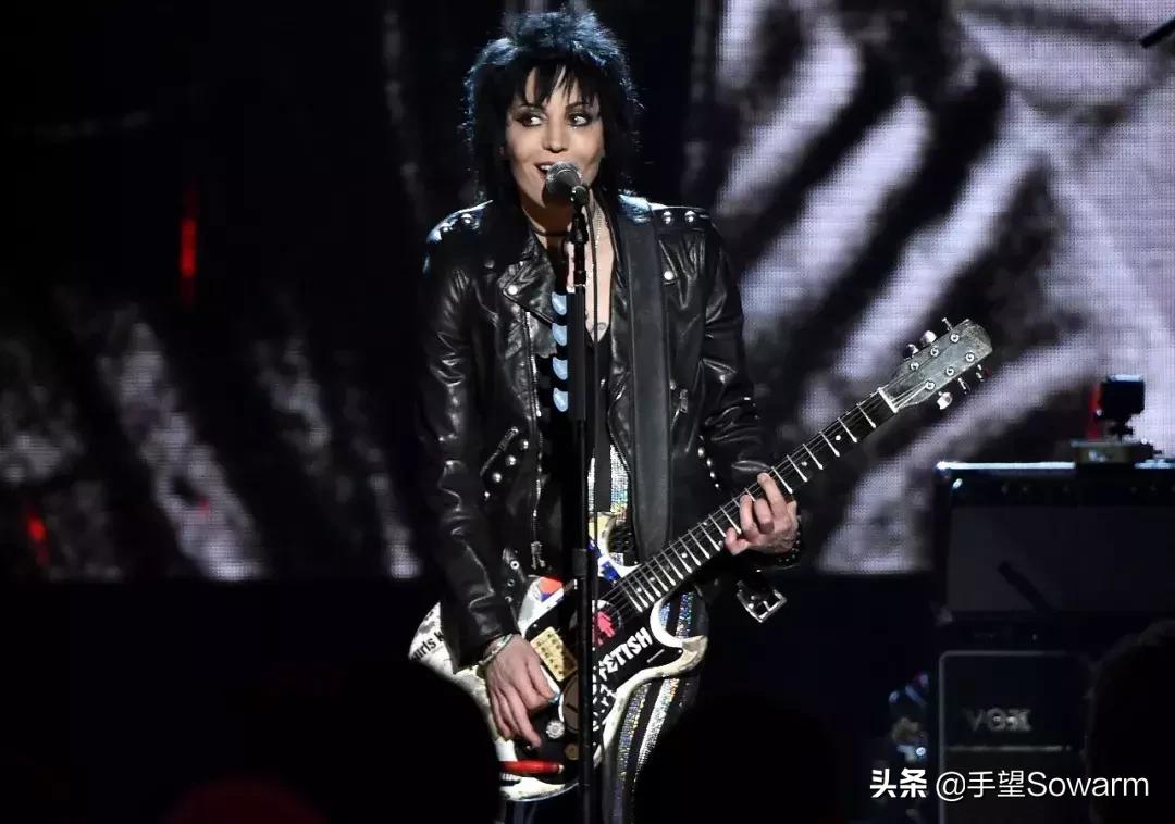 她是当之无愧的“摇滚女皇”，刘德华、艾薇儿等人都翻唱过她的歌