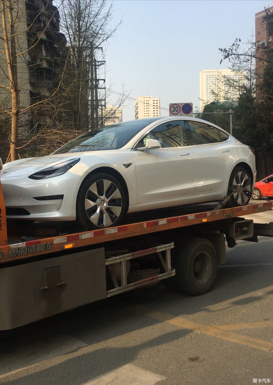 特斯拉model3车主真实用车感受,10万公里特斯拉model3实测