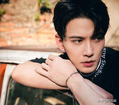 被“卖”到了香港，后自己把自己“买”了出来，太曲折，今已成名