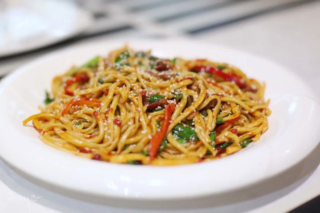 *疆新**都是荒漠戈壁?这几家高颜值餐厅,彻底颠覆你对*疆新**的概念