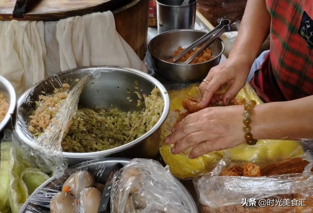 七旬老太太做包子,上海最老的粢饭团