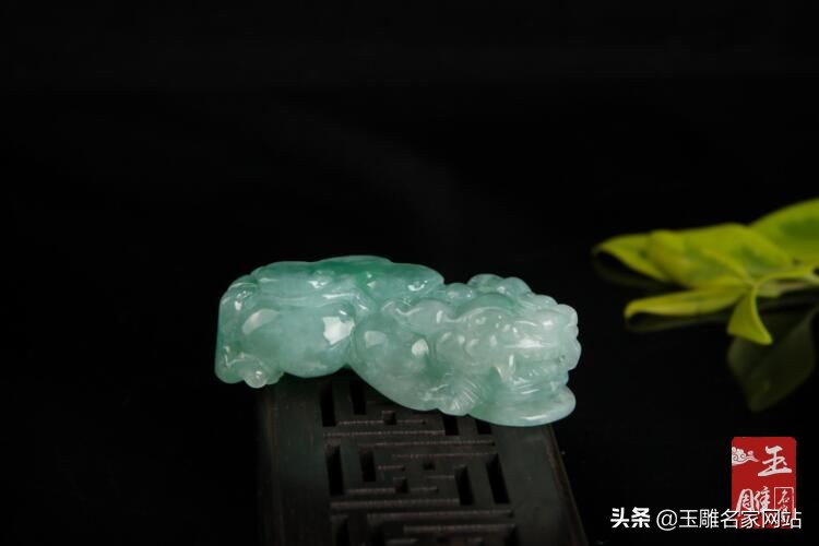 翡翠貔貅吊坠的佩戴要注意什么,貔貅翡翠佩戴有讲究