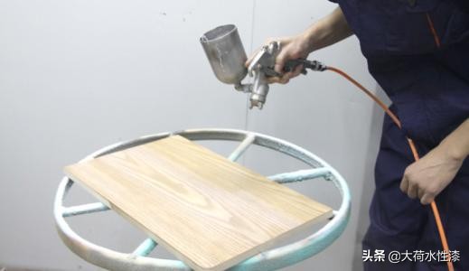 水性漆涂刷如何涂得均匀,水性漆刷上去一条条痕迹怎么弄