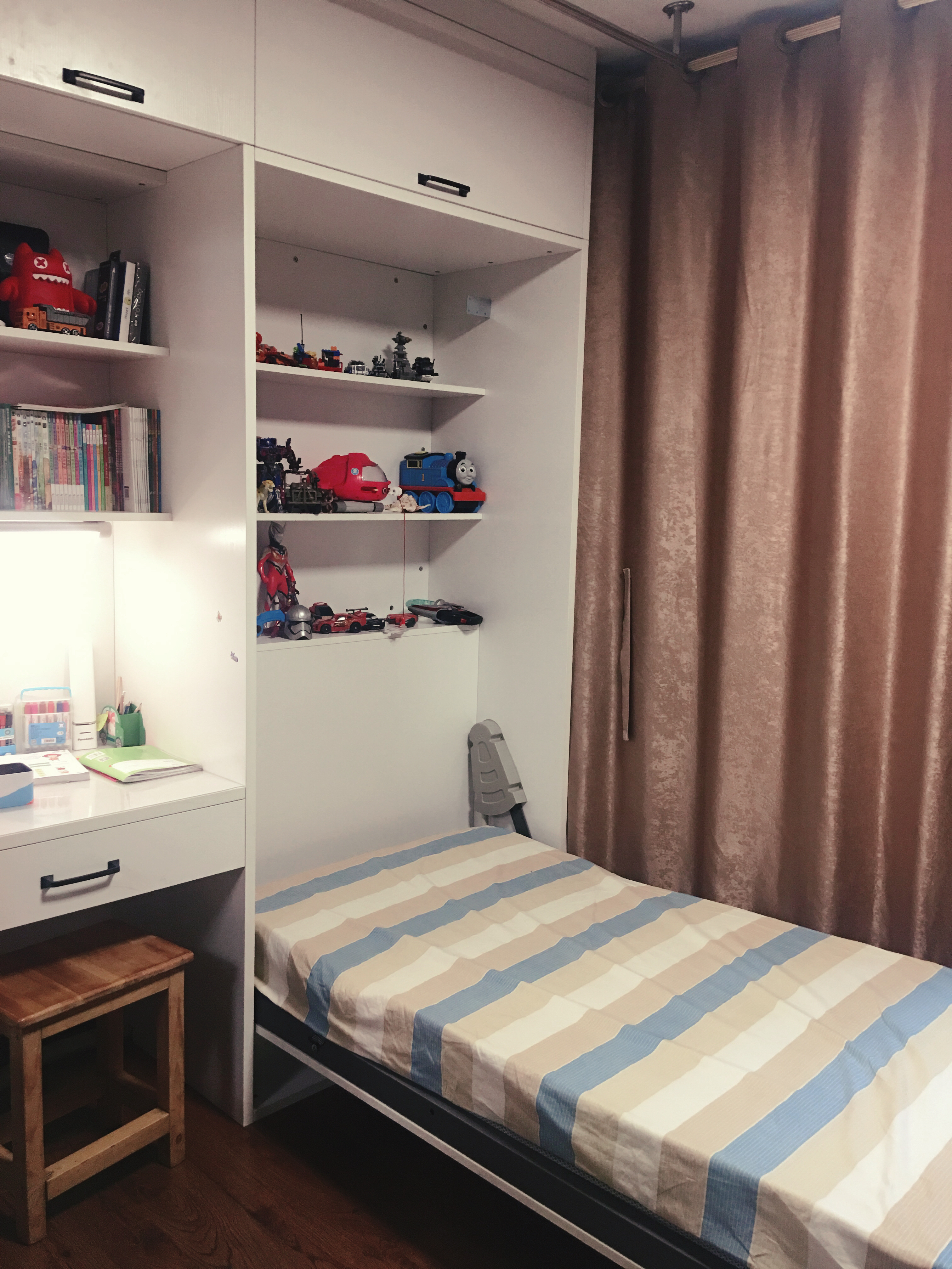 书房折叠隐形床,衣帽间折叠隐形床