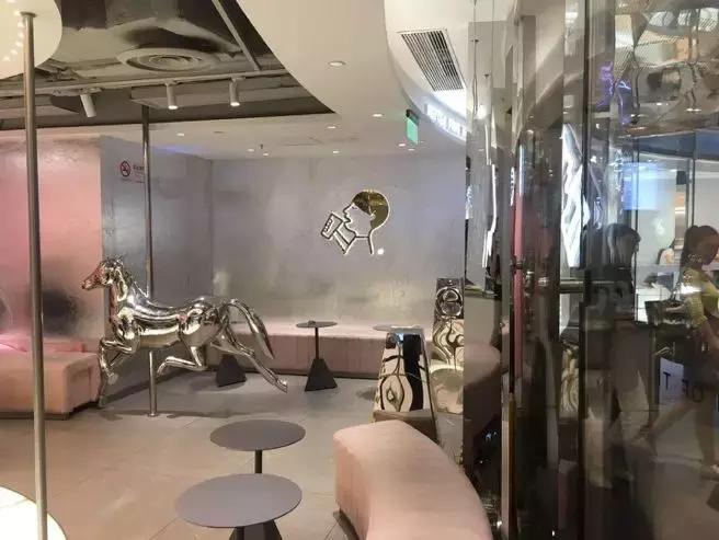 我们走访了最火的9家奶茶店,这家网红奶茶店成功的最重要因素