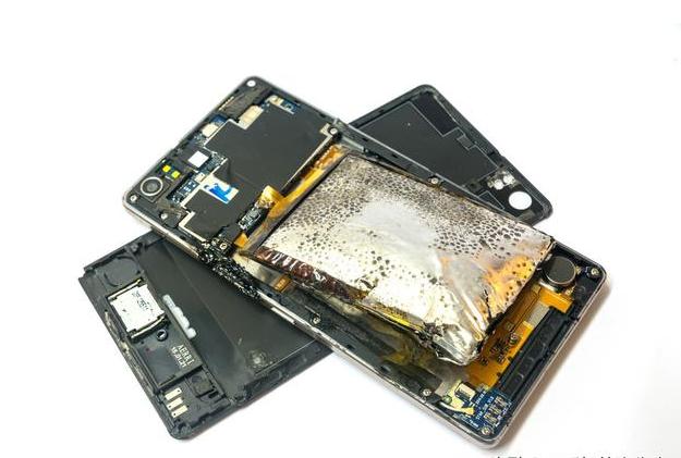 手机电池鼓包还可以用吗,手机鼓包会爆炸吗