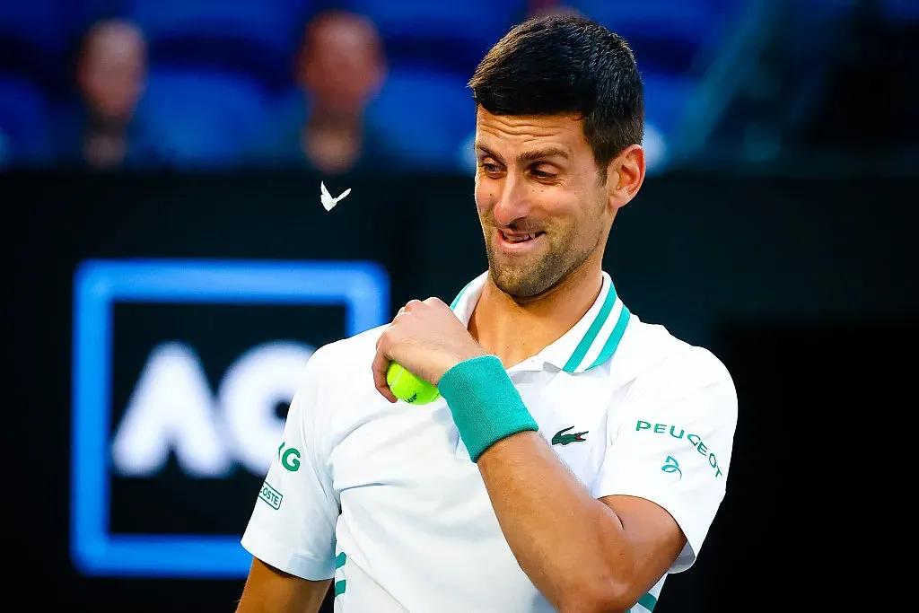 本该严肃的场合经常忍不住笑,本来是严肃的事情结果变成了笑料