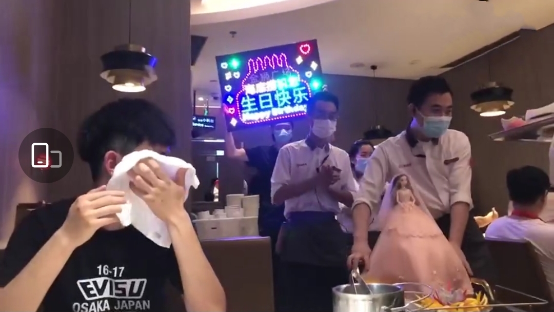 海底捞的服务真的很周到,海底捞的服务非常好英语