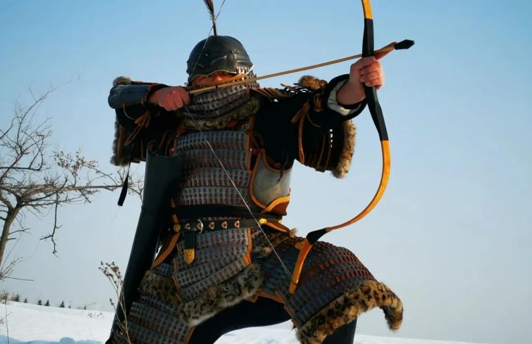 70后上海男人“不务正业”，被老婆骂还帮人搞盔甲，最贵一套15万