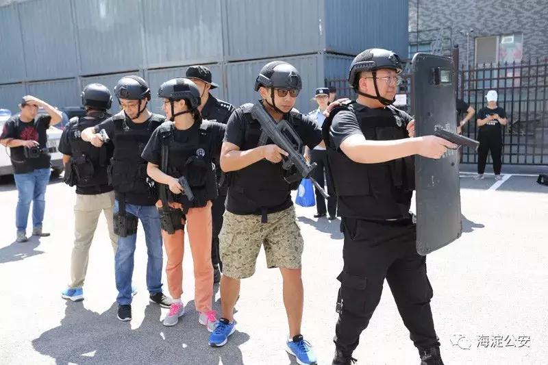 特警训练遭群众围观,特警魔鬼式训练