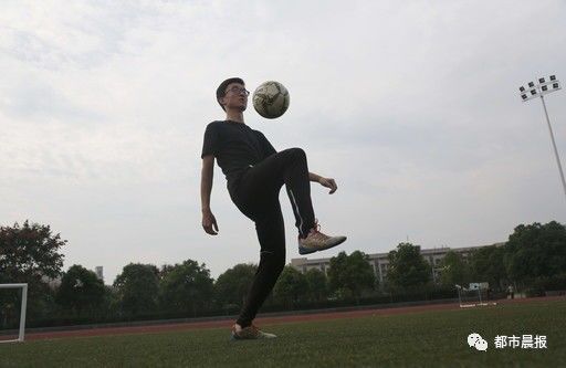 世界连续颠球纪录,世界一次性颠球最高纪录