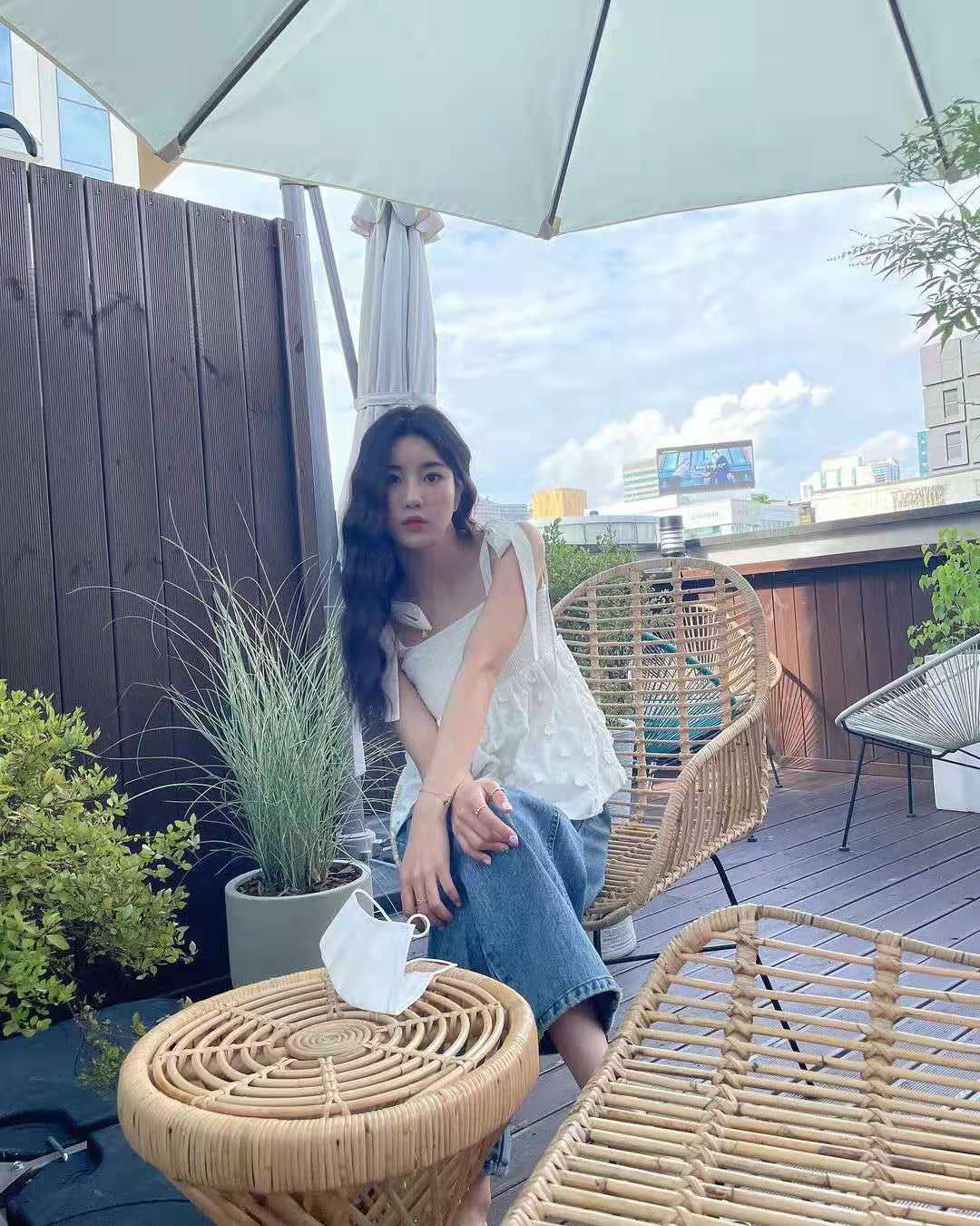 权恩妃蓝色的衣服动图,权恩妃蓝色裙子