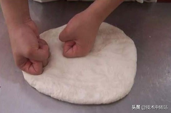 快速做油条的做法和配方的全过程,做早餐油条做法和配方的全过程