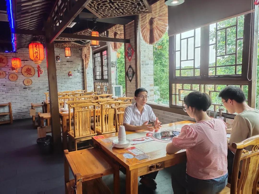 火锅香散寒，小康共期看——记德庄火锅店访谈