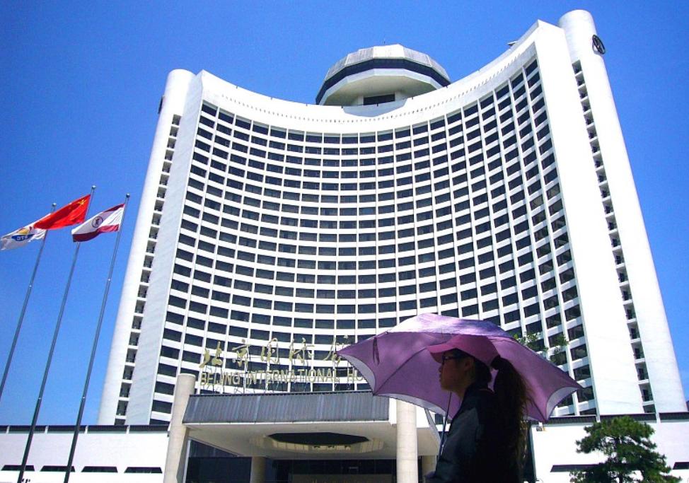 北京开往平壤的这趟列车，你见过吗？朝鲜乘务员都要专门选拔