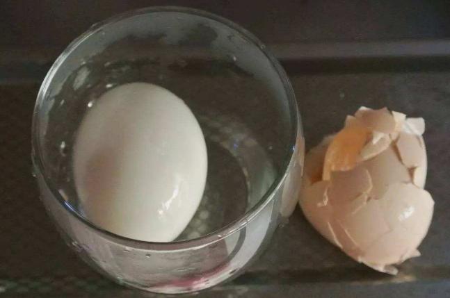 白水煮蛋加盐有什么作用,怎么能让白水煮蛋更好吃