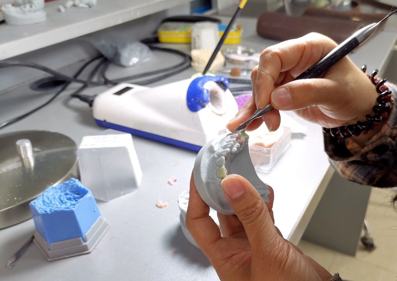 一颗牙背后的利润 (一颗牙齿背后的1000亿市场)