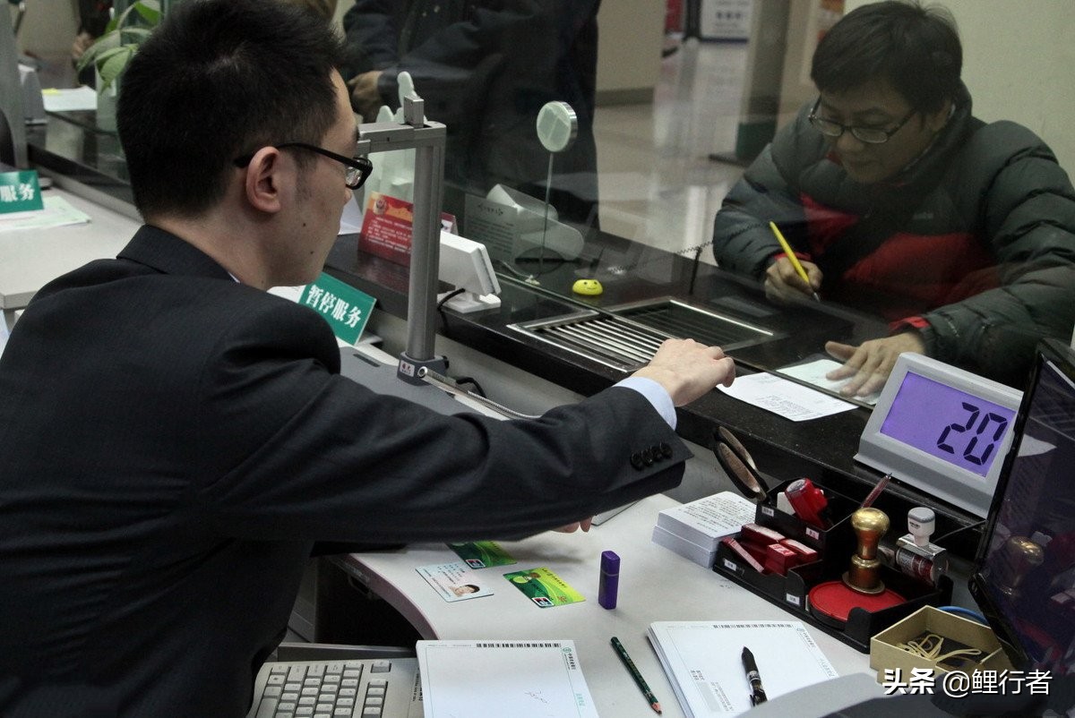 如果银行转错钱已经花了怎么办,假如银行给你错转一个亿