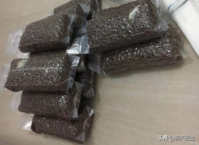 go猫粮吃了拉黄水,go猫粮吃了会黑下巴吗