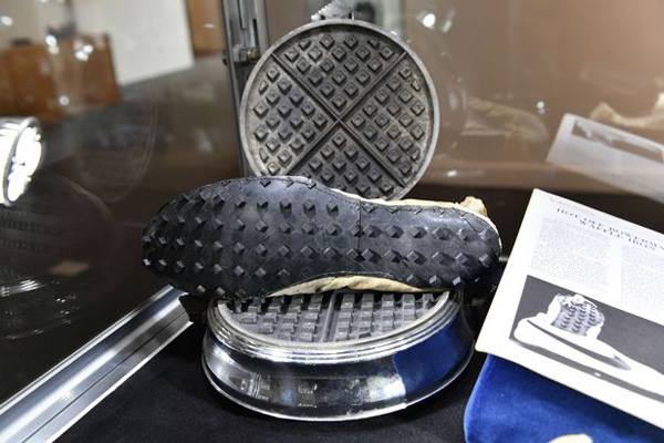 史上最贵的跑鞋冰火两重天,史上最贵的破二跑鞋