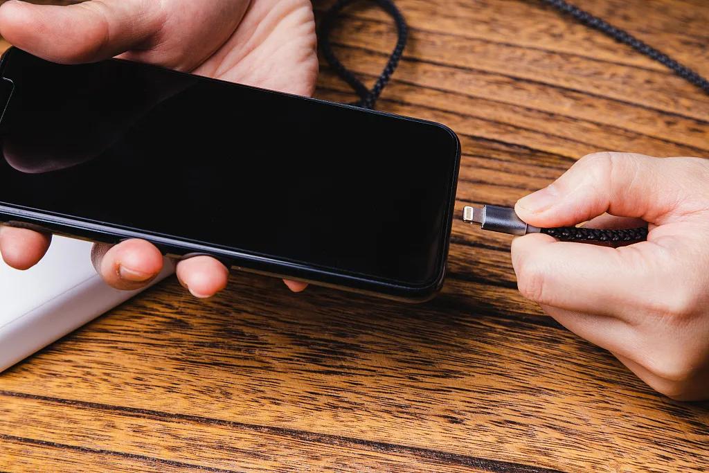 用充电宝充电损害手机吗,长期用充电宝充电对手机有影响吗