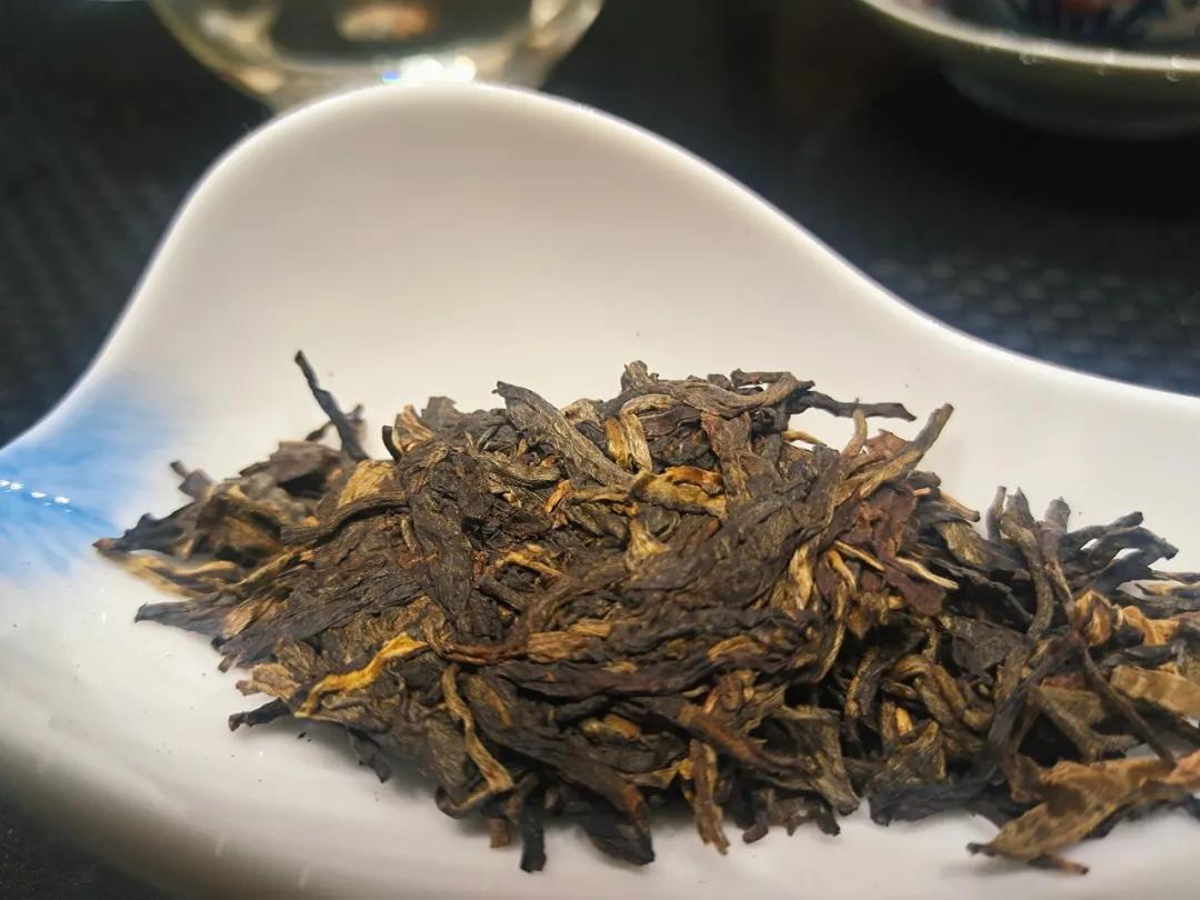 2014年勐库戎氏茶魂,2021年戎氏勐库茶魂