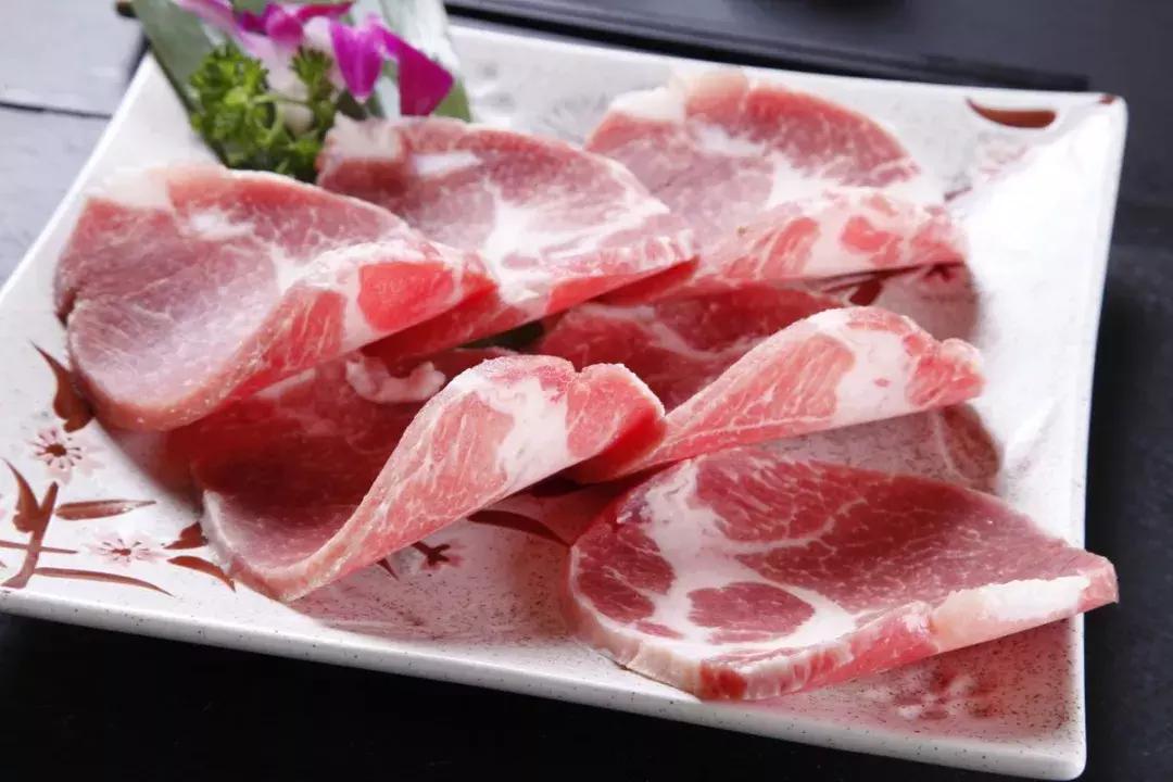 在德国吃小猪头,在德国吃香肠