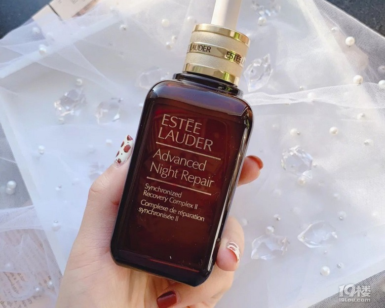 修复皮肤护肤精华推荐,精华有哪一款可以抗老美白的效果