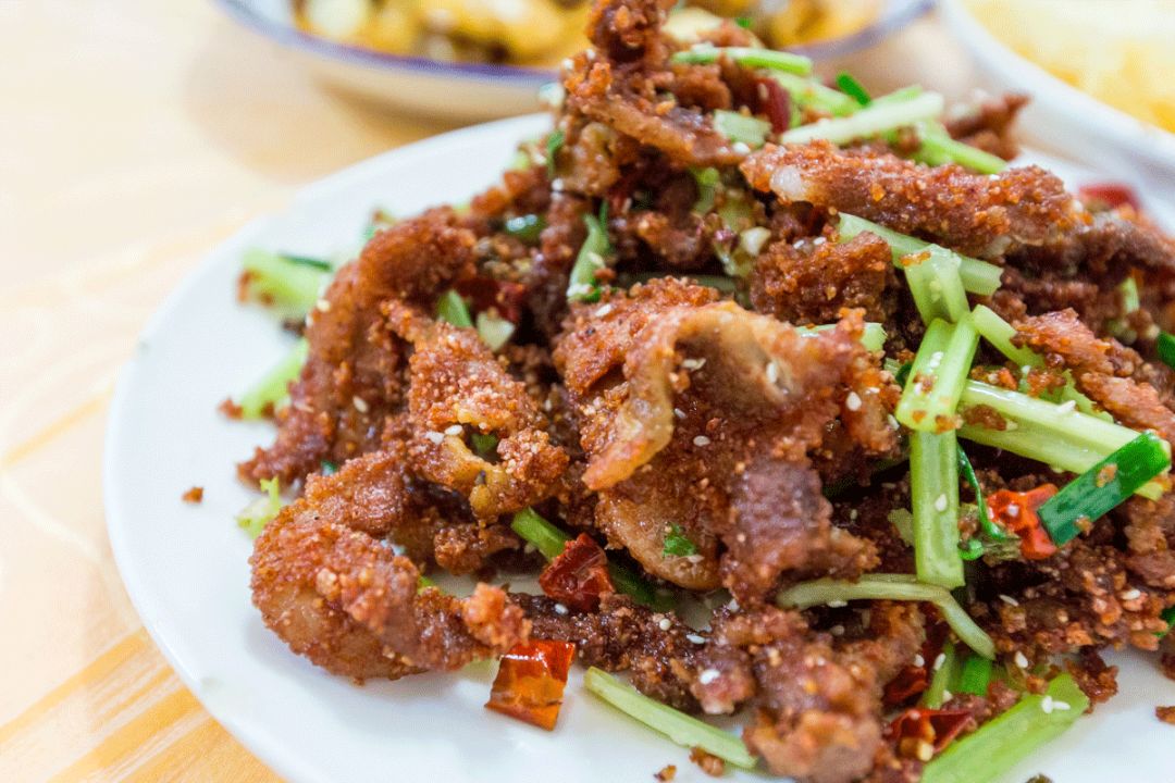 吃完整条恩施街，发现住在青山的才是人生赢家