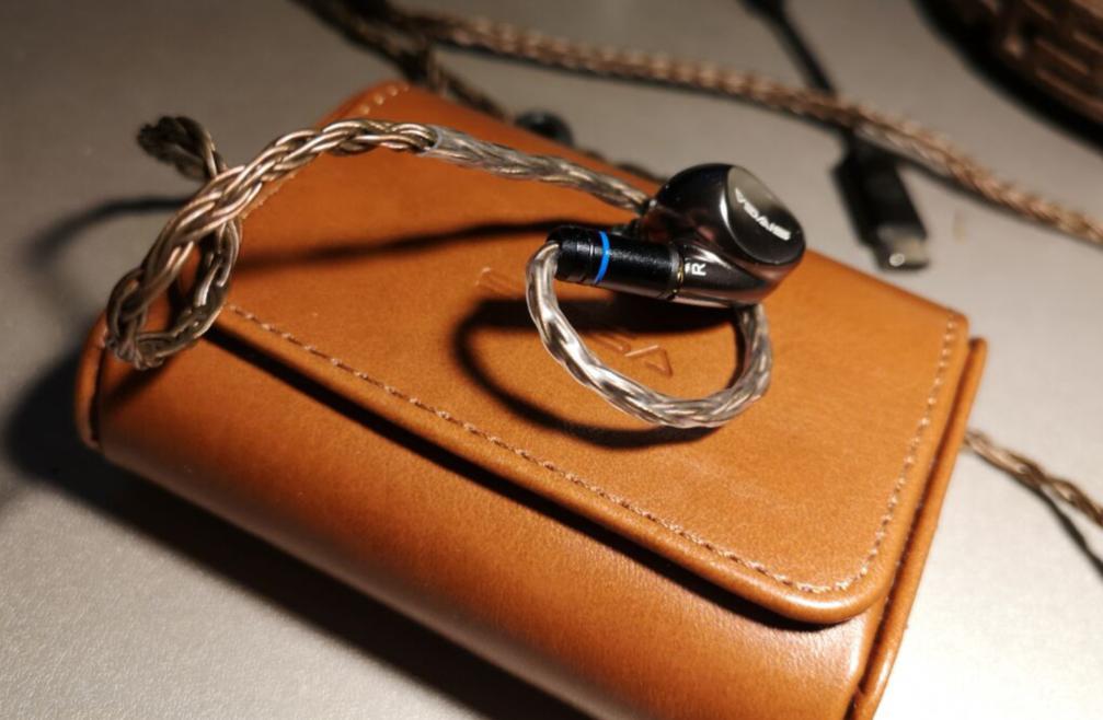 抄袭旗舰外观,却有超越旗舰的音质,价格让人真想不到