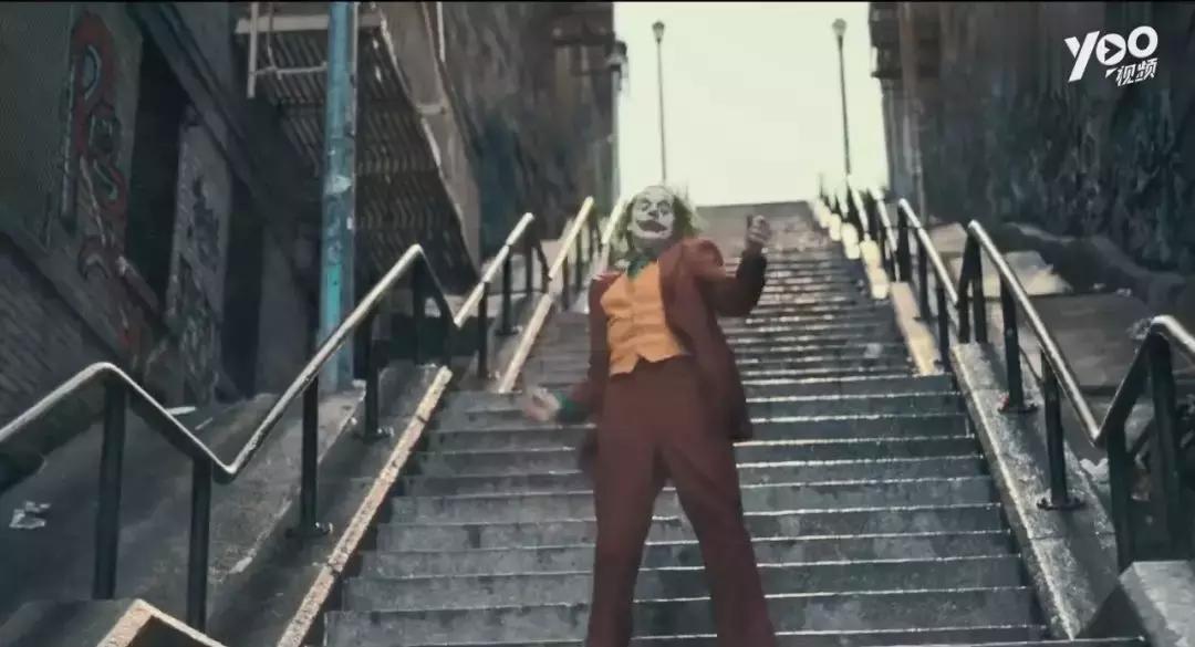 小丑第一段完整版,小丑首秀完整版
