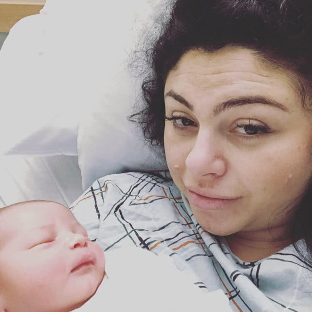 美国女子剖腹产后差点死亡，称伤口感染后身体发出一股恶臭