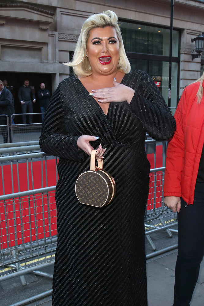 海外女明星用什么包袋 (女明星同款旅行包包有哪些)