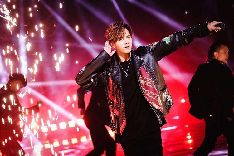 “丑黑胖”到偶像天王，被拥戴到遭唾弃：罗志祥真的凉凉了吗？