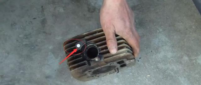 摩托车排气嘴螺丝断了,摩托车气缸头螺丝断了如何取出